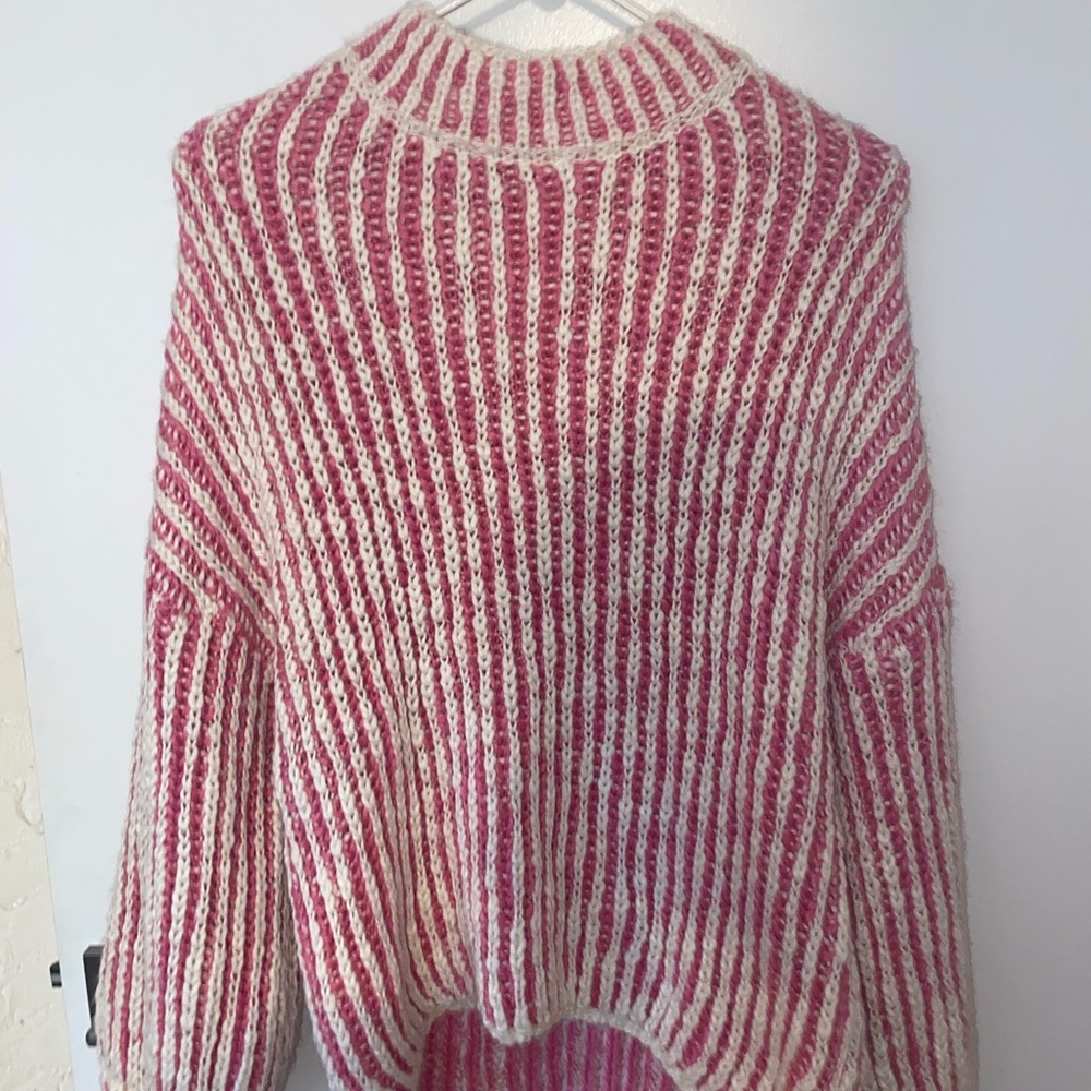 Adorable, summery, pink and white ribbed mock neck sweater